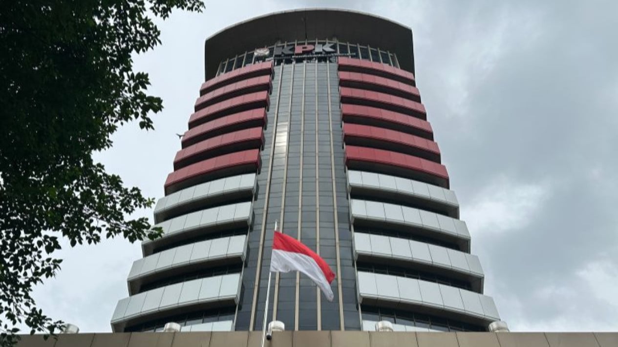 kpk-bawa-12-pejabat-kabupaten-tulungagung-ke-surabaya-pasca-pemeriksaan-ott-bupati-tulungagung