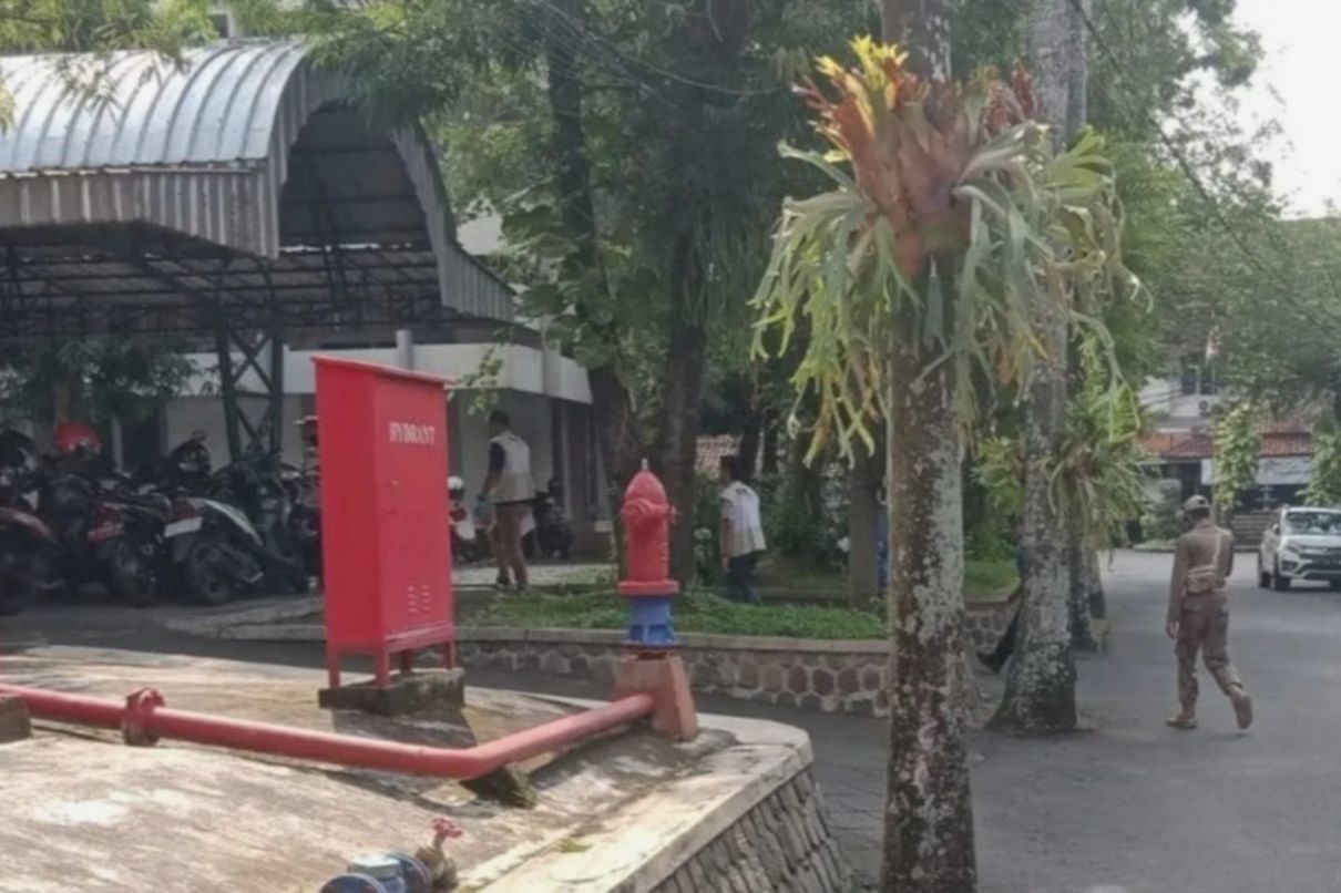 KPK Geledah Kantor PUPR dan BPKAD Tulungagung, 34 Kepala OPD Dikumpulkan