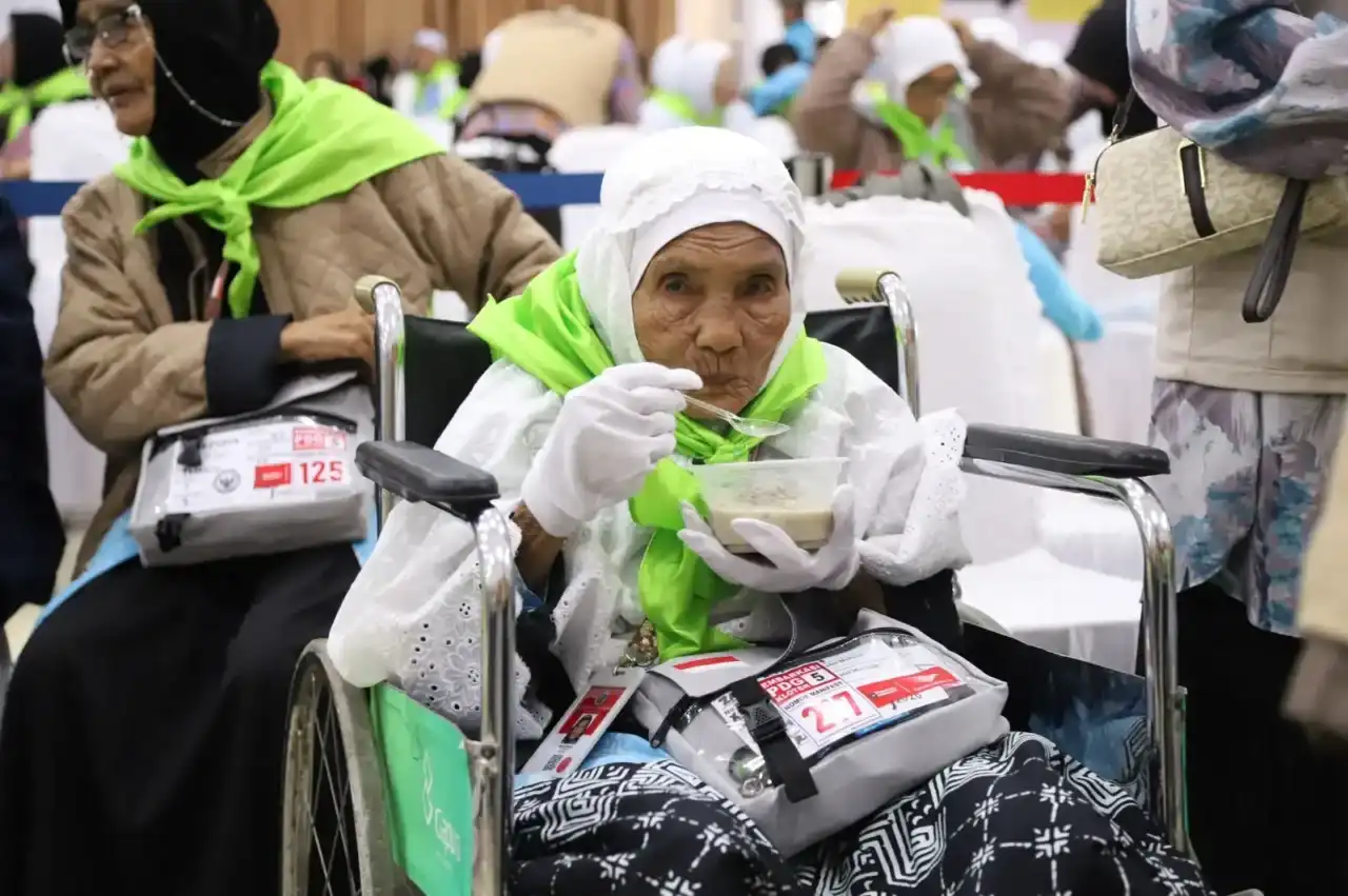 kloter-pdg-07-antar-24-jemaah-disabilitas-ke-masjidil-haram