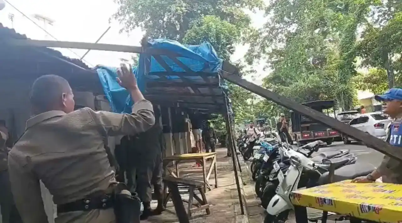 satpol-pp-padang-kembali-tertibkan-lapak-pkl