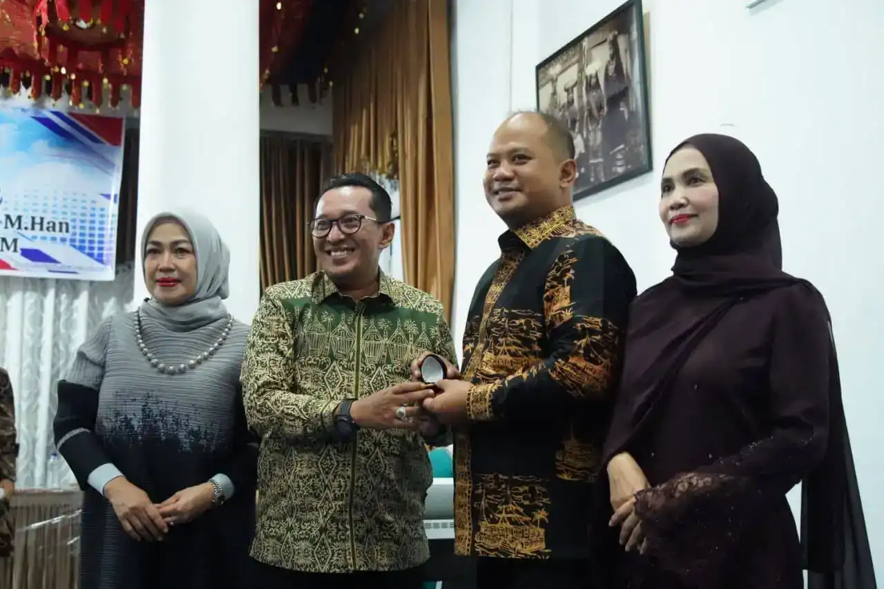 bupati-tanah-datar-lepas-haru-promosi-dandim-agus-priyo