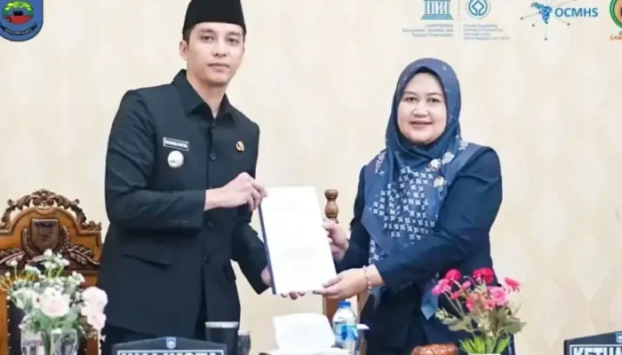 Wali Kota Sawahlunto Hadiri Rapat Paripurna DPRD Bahas LKPJ