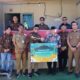 telkomsel-serahkan-sapi-kurban-untuk-warga-huntara-pauh-kota-padang