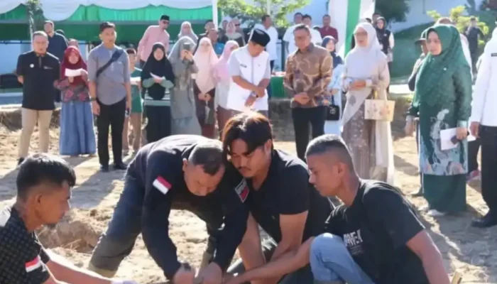 Pemko Bukittinggi Sembelih 12 Sapi Qurban Bersama Mitra Kerja