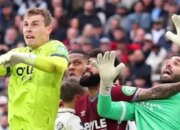 Jamie Carragher Bela Keputusan Wasit Terkait Gol West Ham yang Dianulir