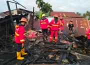 Damkar Padang Bergerak Cepat Padamkan Gudang Terbakar di Banuaran
