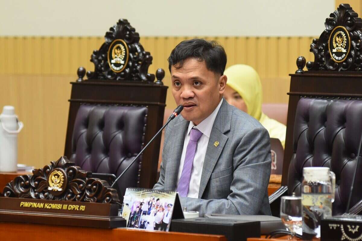 Ketua Komisi III DPR RI, Habiburokhman, saat Rapat Dengar Pendapat Umum (RDPU) dengan Kuasa Hukum Korban dugaan kekerasan di ruang rapat Komisi III DPR RI, Gedung Nusantara, DPR RI, Senayan, Jakarta, Senin (18/5/2026). Foto: Devi/Karisma
