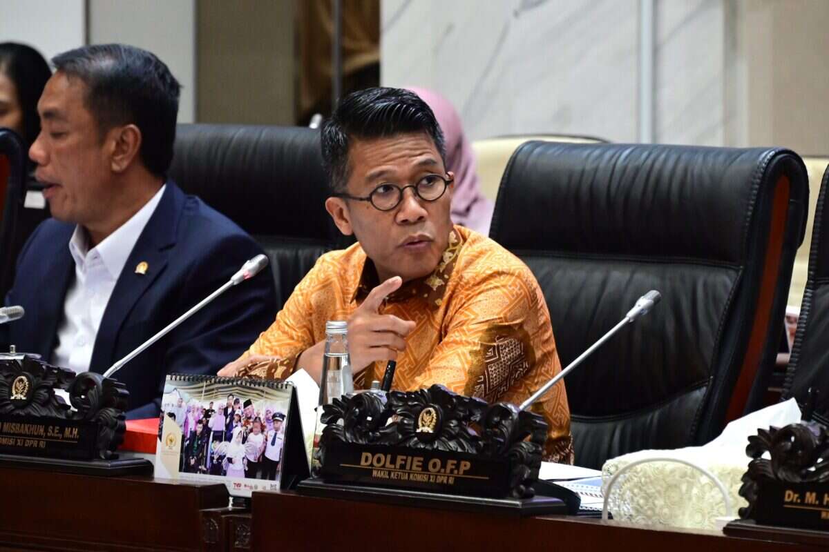 Ketua Komisi XI DPR RI Mukhamad Misbakhun, dalam agenda Rapat Kerja Komisi XI DPR RI bersama Dewan Komisioner LPS di Kompleks Parlemen, Senayan, Jakarta pada Selasa (19/5/2026). Foto: Sari/Karisma