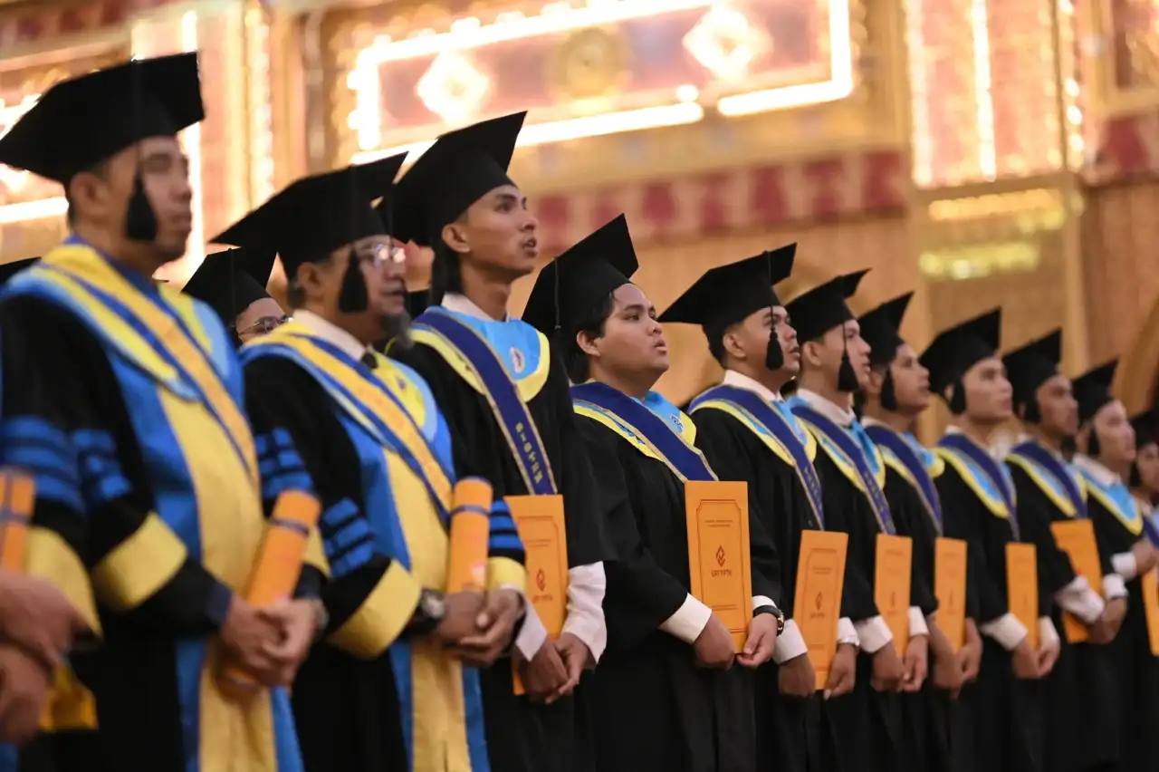 Wisuda Ahli Madya, Sarjana, Magister, dan Doktor Periode II Tahun Akademik 2025/2026 yang diselenggarakan Universitas Putra Indonesia “YPTK” di UPI Convention Center. Foto : Istimewa