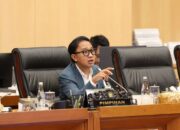 Wakil Ketua Komisi XII DPR Bambang Haryadi, saat memimpin Rapat Dengar Pendapat (RDP) Komisi XII DPR RI bersama Ketua Komite dan seluruh anggota Komite Badan Pengatur Hilir Minyak dan Gas Bumi (BPH Migas) di Kompleks Parlemen Senayan, Selasa (19/5/2026). Foto: Tari/Karisma/Istimewa