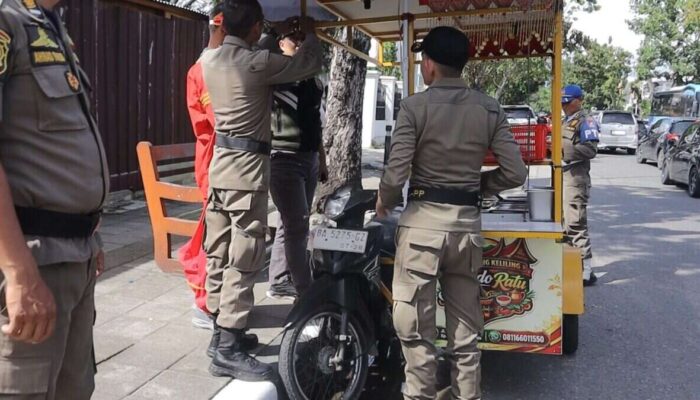 Satpol PP Padang Gencarkan Patroli Penertiban PKL di Fasilitas Umum