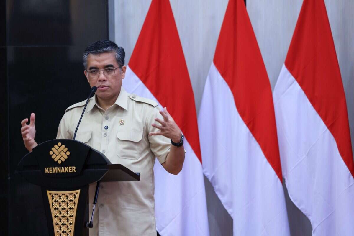 Menaker Yassierli pada pelepasan 1.105 peserta Magang Nasional Batch II di Lingkungan Kemnaker, Kamis (21/5/2026). Foto : Istimewa