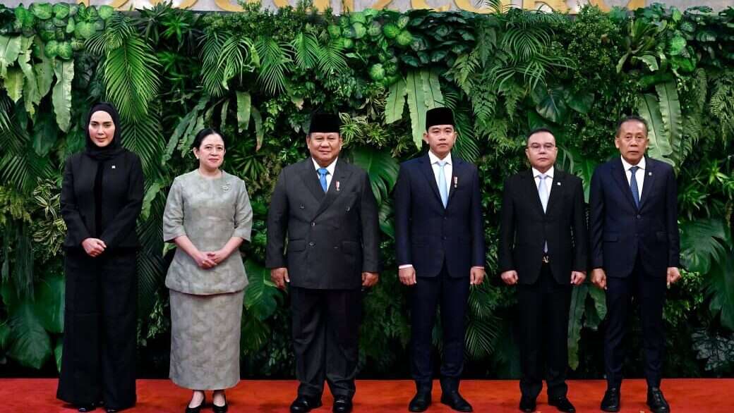Presiden Prabowo Subianto berfoto bersama dengan Wakil Presiden RI, Ketua DPR RI, dan para Wakil Ketua DPR RI pada acara Pidato Presiden RI pada Rapat Paripurna DPR RI ke-19 Masa Persidangan V Tahun Sidang 2025-2026 dalam Rangka Penyampaian Kerangka Ekonomi Makro (KEM) dan Pokok-Pokok Kebijakan Fiskal (PPKF) Rancangan Anggaran Pendapatan dan Belanja Negara (RAPBN) Tahun Anggaran 2027 yang digelar di Ruang Rapat Paripurna Gedung Nusantara MPR/DPR/DPD RI, Jakarta, pada Selasa, 20 Mei 2026. Foto: BPMI Setpres/Cahyo/Website Presiden