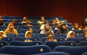 TP PKK Padang Panjang Ajak 70 Anak Disabilitas Nonton Bareng di Bioskop