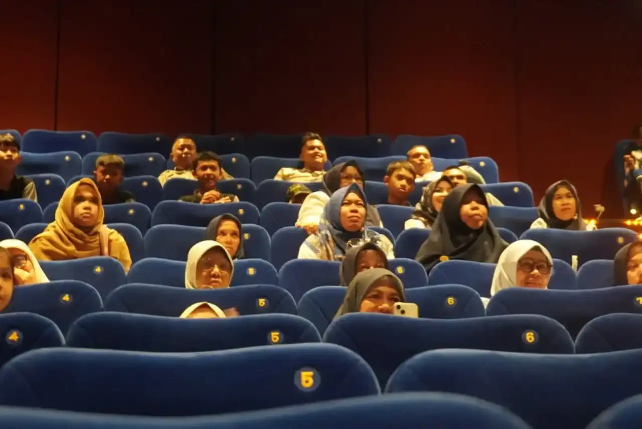 70-anak-disabilitas-padang-panjang-nobar-di-bioskop