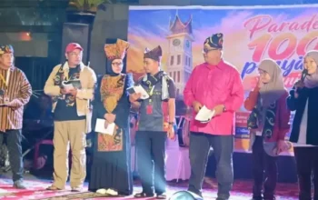 Parade 100 Penyair Tutup Perayaan Satu Abad Jam Gadang Bukittinggi
