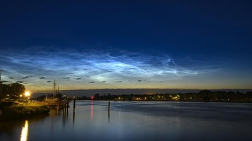 apa-itu-awan-bercahaya-noctilucent-yang-muncul-pada-awal-juni?