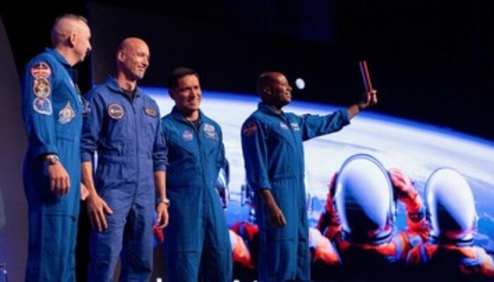 NASA Pilih Empat Astronaut untuk Uji Coba Misi Artemis III