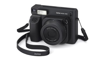 fujifilm-instax-wide-400-jet-black-padukan-fungsi-analog-dan-estetika