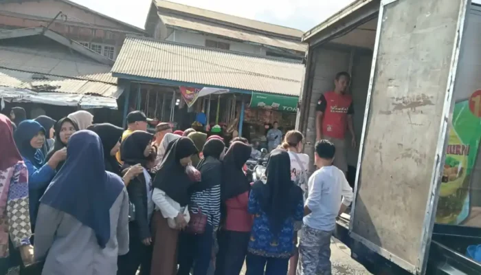 Disdag Padang Mulai Operasi Pasar Minyakita di Sembilan Pasar