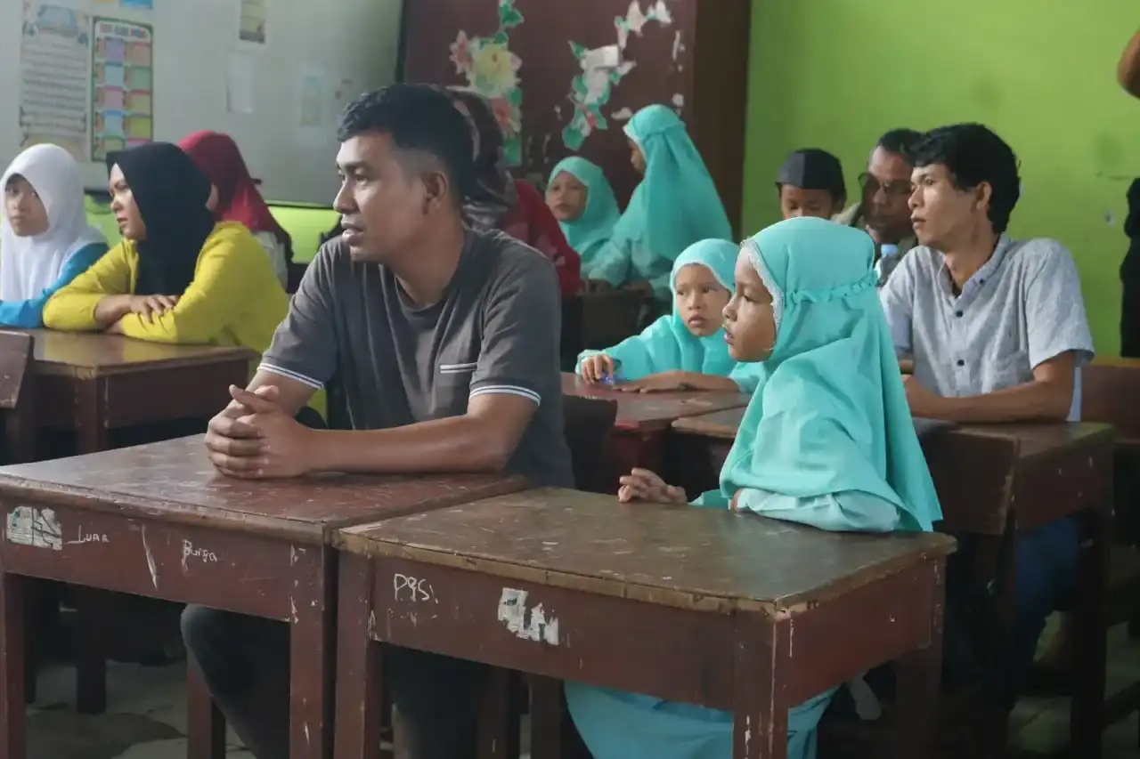 perkuat-peran-ayah,-sdn-04-terandam-wajibkan-wali-murid-ambil-rapor