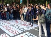 demo-mahasiswa-di-denpasar-kirimkan-tuntutan-ke-dprd-bali
