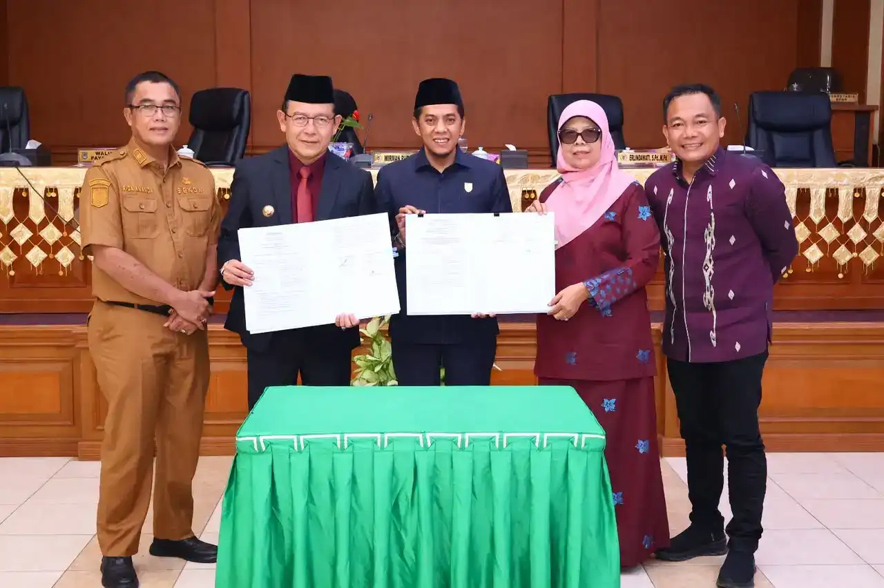 dprd-kota-payakumbuh-sahkan-empat-peraturan-daerah-untuk-optimalisasi-pembangunan