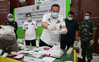 Yota Balad Hadiri Pemusnahan Barang Bukti di Kejari Pariaman