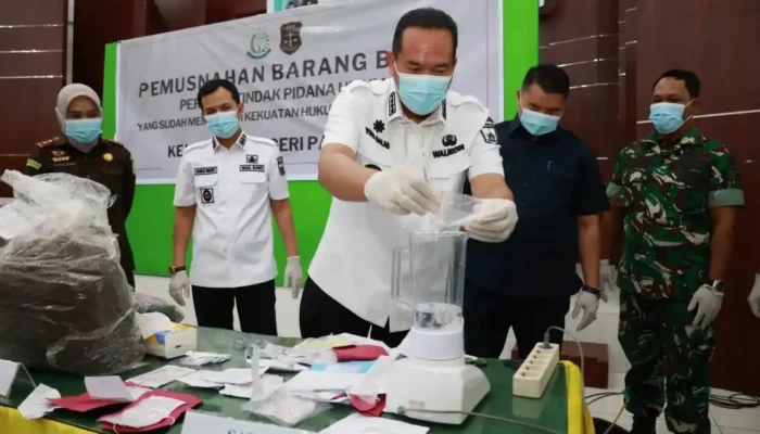 Yota Balad Hadiri Pemusnahan Barang Bukti di Kejari Pariaman