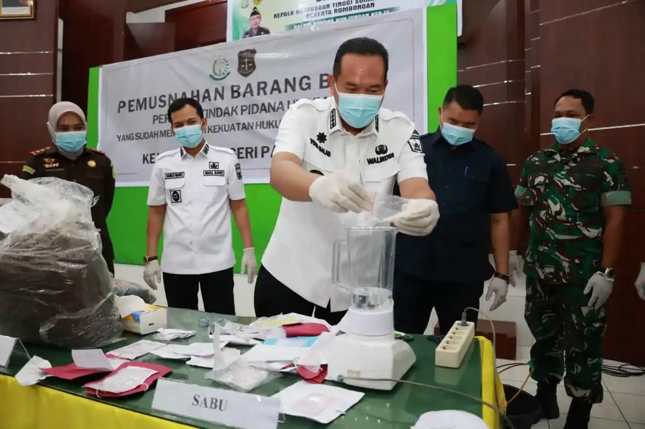 kejari-pariaman-musnahkan-barang-bukti,-yota-balad-tegaskan-penegakan-hukum