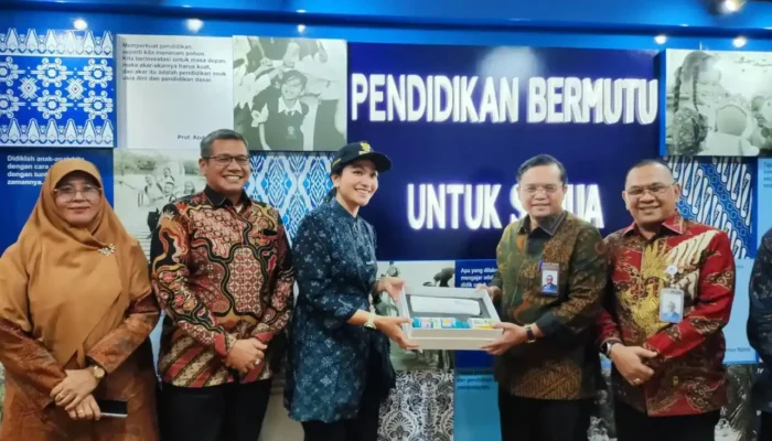Bupati Dharmasraya Usulkan Revitalisasi 53 Sekolah dan Pembangunan SNT