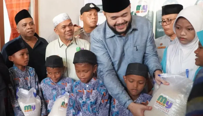 Fadly Amran Dukung Pemberdayaan Anak Yatim dan Sekolah Lansia di Padang