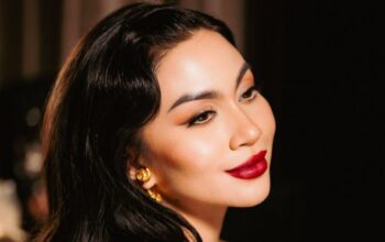 Ariel Tatum Bacakan Puisi Haru Jelang Vonis 10 Tahun Nadiem Makarim