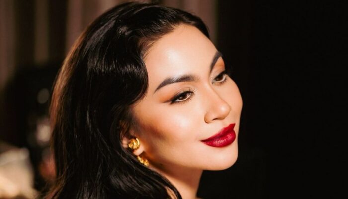 Ariel Tatum Bacakan Puisi Haru Jelang Vonis 10 Tahun Nadiem Makarim