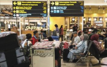 Surcharge Tiket Pesawat Tetap Tinggi Meski Harga Avtur Turun