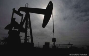 Harga Minyak Acuan Ambles 20 Persen, Begini Prospek Pasar Selanjutnya