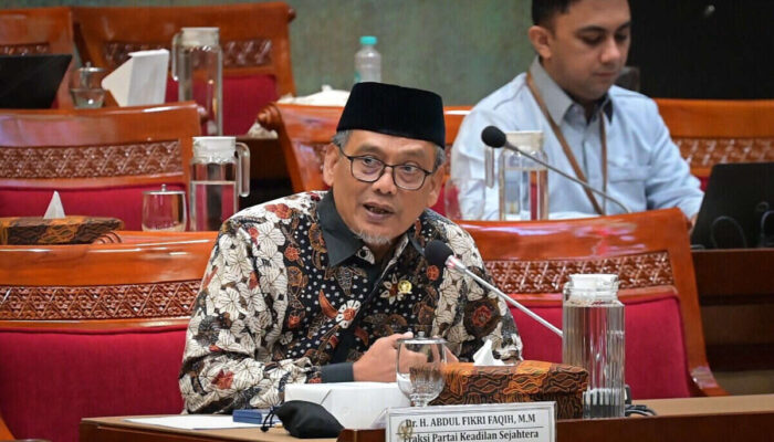 Abdul Fikri Faqih Minta Usulan Gaji Guru Rp30 Juta Dikaji Teknis