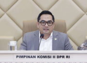 Ketua Komisi II DPR RI Rifqinizamy Karsayuda saat memimpin Raker dan RDP bersama Mendagri, Direktorat Jenderal Bina Keuangan Daerah Kemendagri, ASBANDA, serta direktur utama BPD se-Indonesia di Senayan, Jakarta, Rabu (3/6/2026). Foto: Mun/Sari