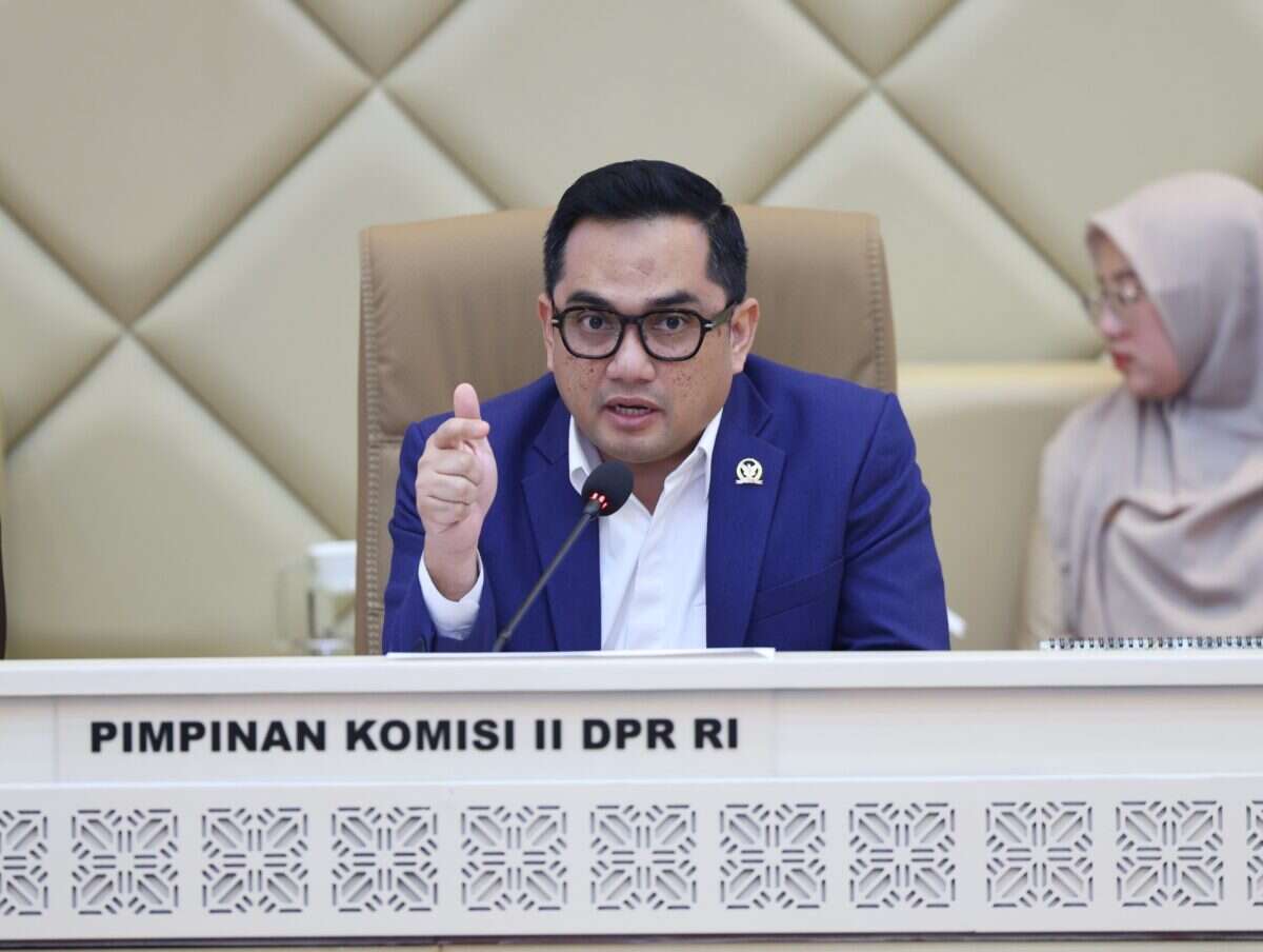 Ketua Komisi II DPR RI Rifqinizamy Karsayuda, saat memimpin Rapat Dengar Pendapat (RDP) Komisi II DPR RI bersama Ketua KPU dan Ketua Bawaslu dengan agenda pembahasan Rencana Kerja dan Anggaran Kementerian/Lembaga serta Rencana Kerja Pemerintah Tahun 2027 yang digelar di Ruang Rapat Komisi II, Gedung Nusantara DPR RI, Senayan, Jakarta, Senin (15/6/2026). Foto: Septamares/Karisma