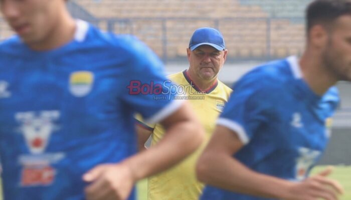 Bos Persib Tegaskan Bojan Hodak Tidak Bisa Pindah ke Tim Lain