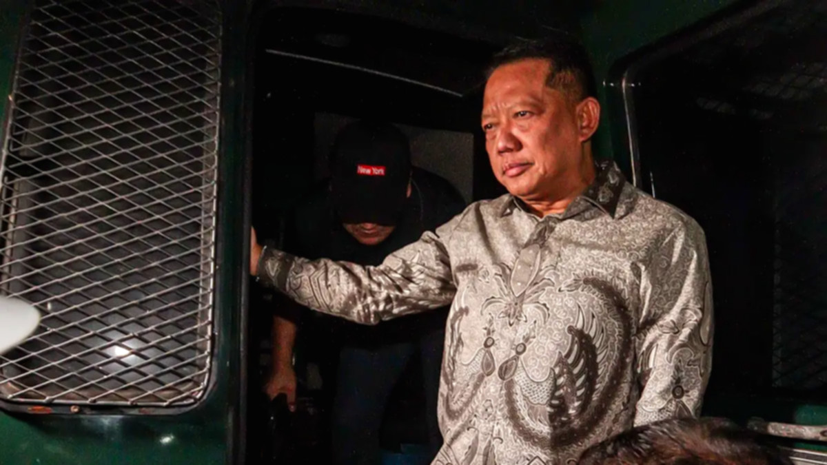Anggota Komisi III DPR RI Nasyirul Falah Amru saat memberikan keterangan terkait kasus Febrie Adriansyah