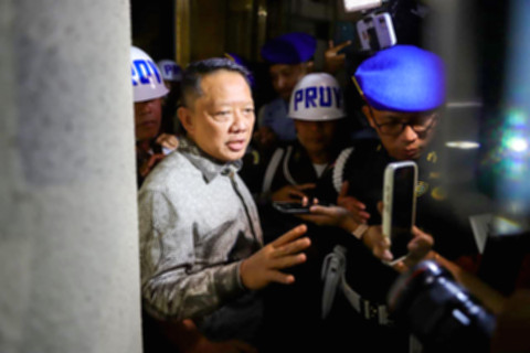 Mantan Jaksa Agung Muda Tindak Pidana Khusus Febrie Adriansyah saat menjalani proses hukum di Kejaksaan Agung.