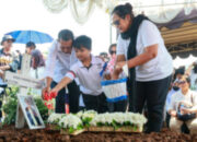 Isak Tangis Iringi Pemakaman Temon di TPU Tanah Kusir