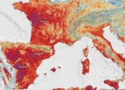 penampakan-eropa-dari-satelit-saat-gelombang-panas,-merah-membara