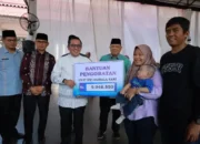 jamin-akses-kesehatan,-pemkab-tanah-datar-salurkan-bantuan-dana-pengobatan
