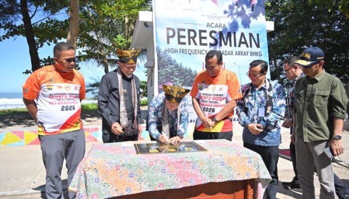 Gubernur Mahyeldi Resmikan Radar BMKG di Pariaman demi Perkuat Mitigasi Tsunami