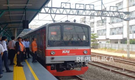 stasiun-jis-jadi-magnet-baru,-penumpang-akhir-pekan-melonjak