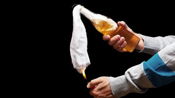 polisi-usut-pelemparan-bom-molotov-ke-rumah-advokat-di-ciracas