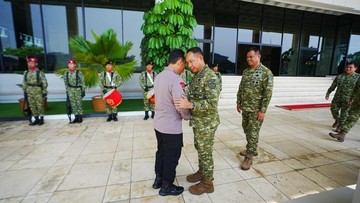 kapolri-temui-panglima-tni-dan-kepala-staf,-tekankan-soliditas