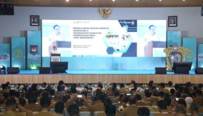 Tito Karnavian Bekali Ratusan Kepala Desa Ilmu Kampus UI untuk Tekan Urbanisasi